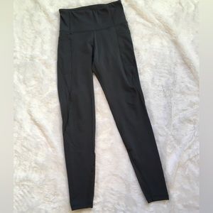 Old Navy Women Athletic Elevate Go Dry Mesh Detail Leggings Grey Siz…